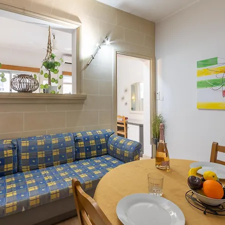 Apartment Stefanela Building - Happy